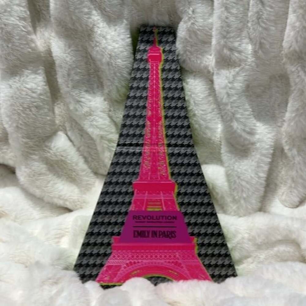 Revolution Emily in Paris City of Love Eyeshadow Palette & Bag Set - Picture 3 of 8